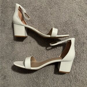 Dream Pairs low-chunk white heels